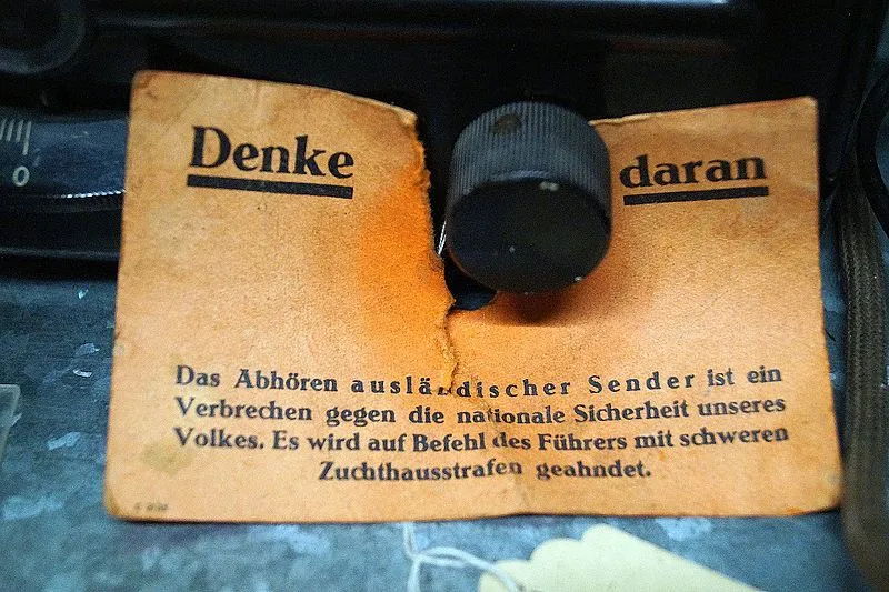 Pouczenie o nieudostępnianiu radia obcym pod groźbą kary foto6